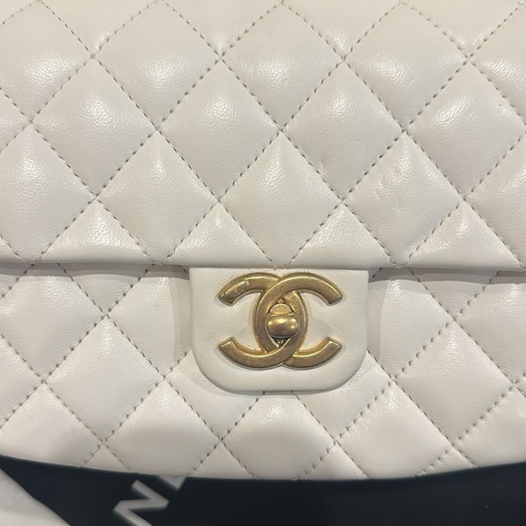 Lambskin Enamel Quilted Small Coco Hearts Square Flap White - Picture 4 of 13